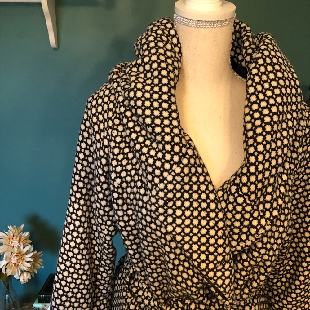 Geometric Pattern Coat - Picture 4 of 4